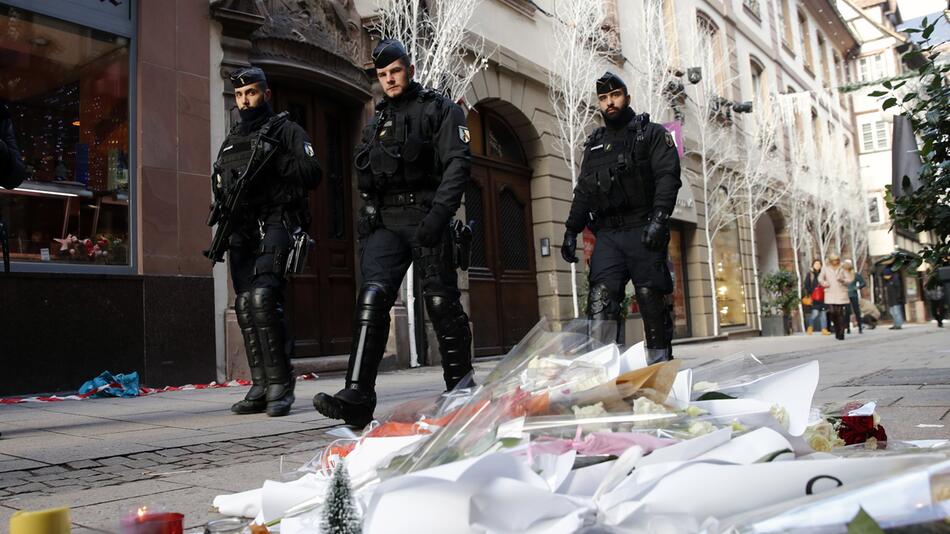Terroranschlag, Straßburg, Trauer, Polizisten, Blumen