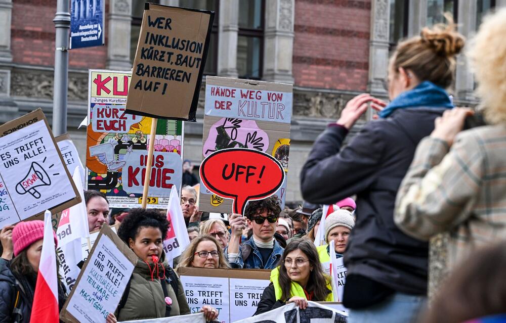 Protestaktionen gegen Kürzungen im Kulturbereich