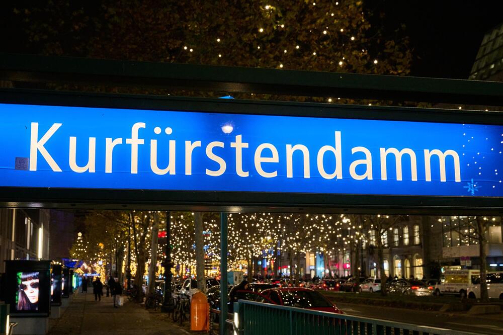 Weihnachtsbeleuchtung an Tauentzienstraße und am Kurfürstendamm