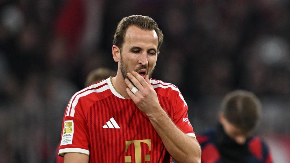 Bayern stolpert in wildem Klassiker