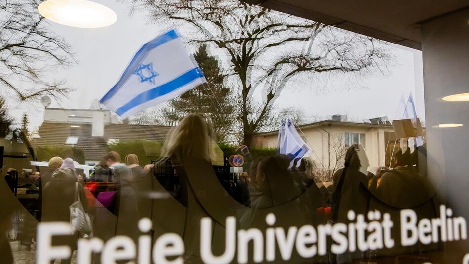 Stiller Protest für Sicherheit jüdischer Studierender an der FU