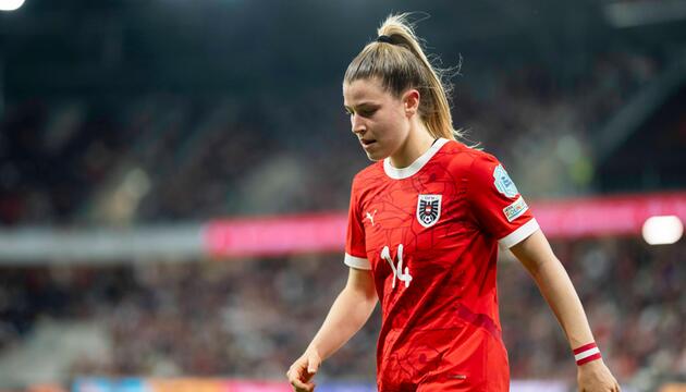 Marie Höbinger im April 2025 beim Länderspiel gegen Deutschland.