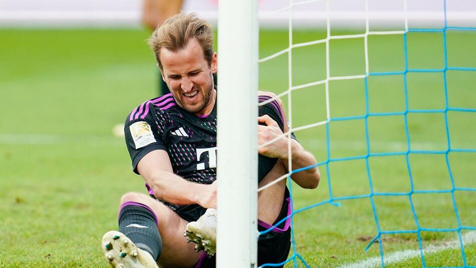 Harry Kane verletzt sich beim Bayern-Spiel in Darmstadt beim Zusammenprall mit dem Torpfosten