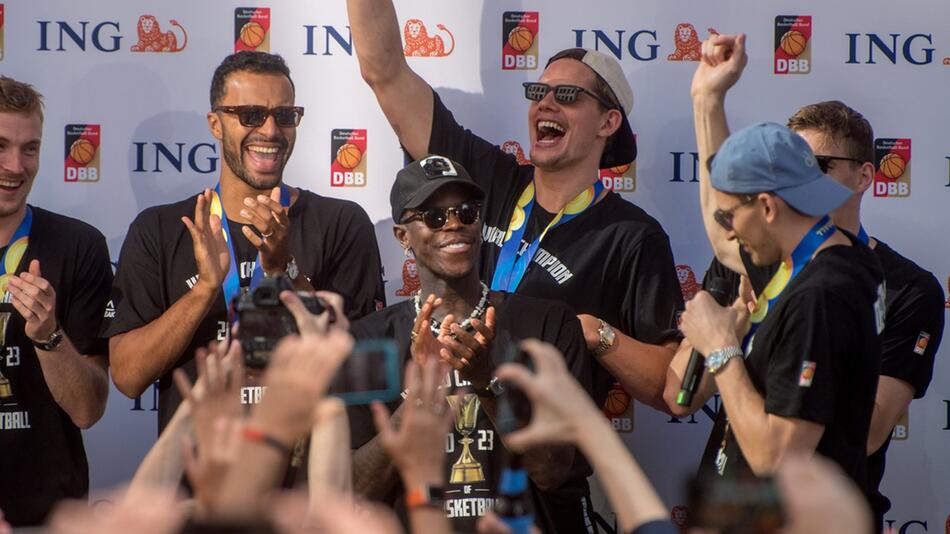 Die deutschen Basketball-Weltmeister 2023 um Dennis Schröder.