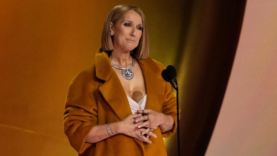 Céline Dion während eines überraschenden Auftritts bei den diesjährigen Grammys.