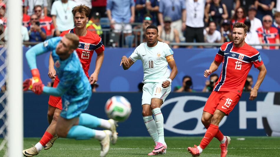 Zwei frühe Führungen für Frankreich und Senegal