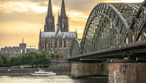 Der Fernradweg führt den Rhein entlang auch an Köln vorbei.