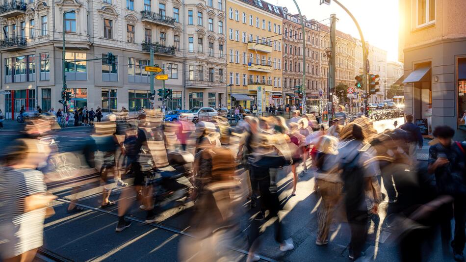 Anschlagspläne "klar erkennbar": Dobrindt stuft Bedrohungslage hoch