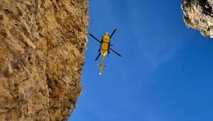 Ein Hubschrauber der italienischen Bergwacht.