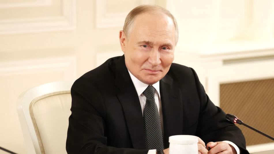 Putin bekräftigt Gesprächsbereitschaft und lobt AfD-Politiker
