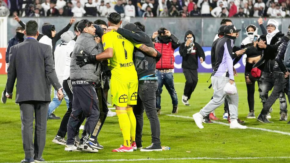 Ausschreitungen Spiel Colo Colo - Fortaleza in Santiago de Chile
