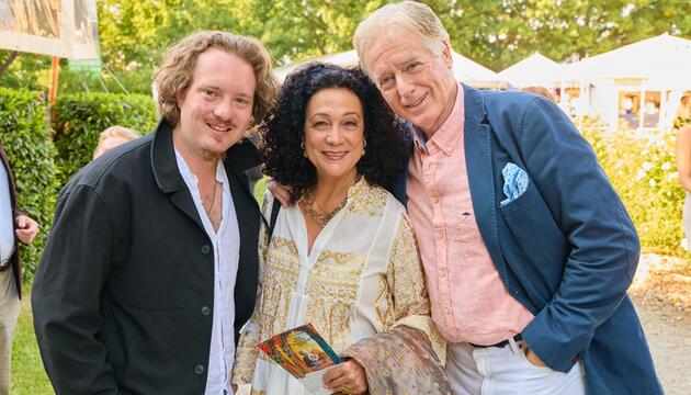 Sohn Nikolaus (l.), Barbara Wussow und Albert Fortell auf der Rosenburg.