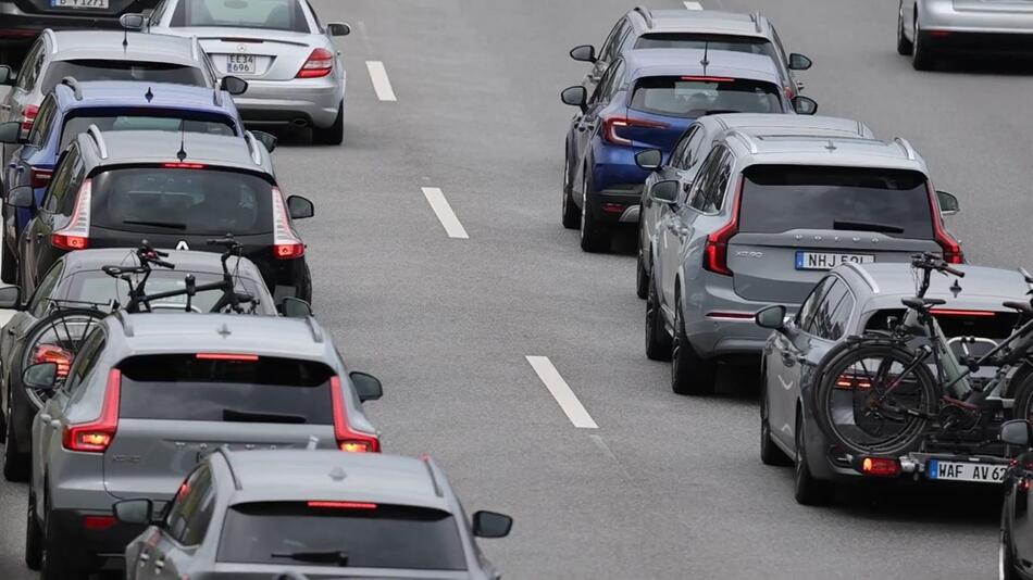 Ferienstart in NRW: Staus und "Schneckentempo" drohen