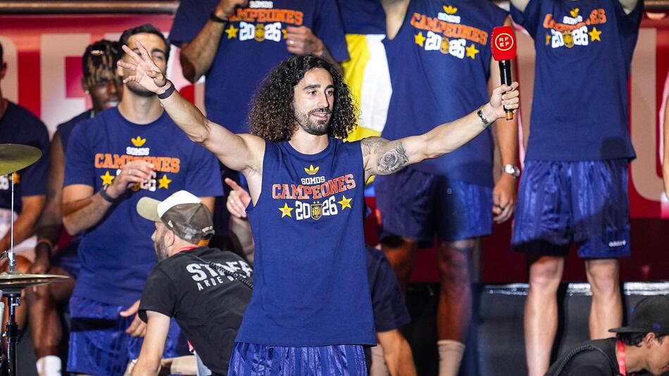 Cucurella feiert Weltmeistertitel mit Spott-Song