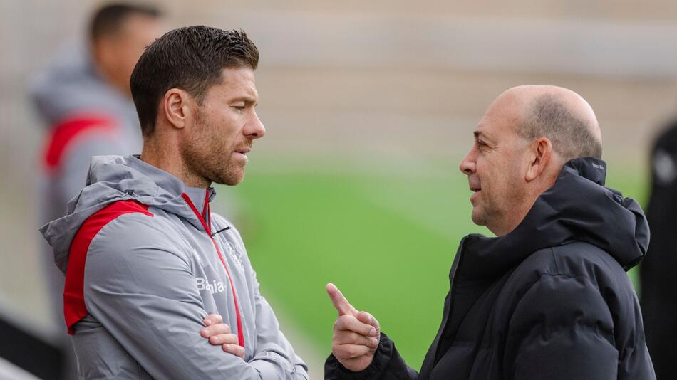 Fernando Carro und Xabi Alonso