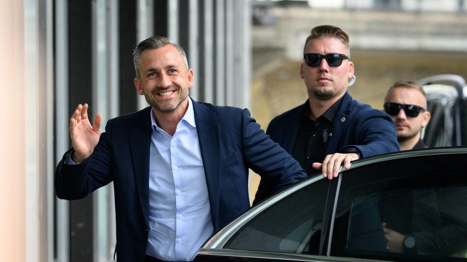 Der Sieger steht allein – und plötzlich kommt es auf eine Fünf-Prozent-Partei an