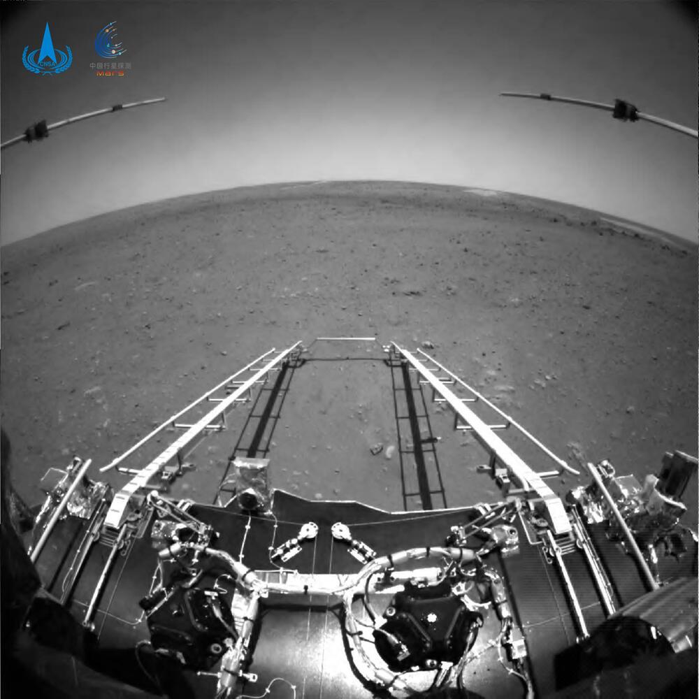 Chinas Mars-Rover schickt erste Bilder