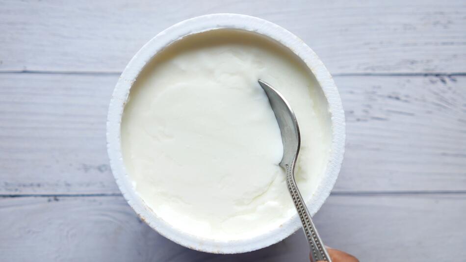 20 Bio-Naturjoghurts getestet: Zwei Discounter-Produkte holen sich den Testsieg