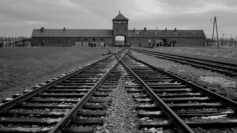 Das Torhaus des ehemaligen Vernichtungslagers Auschwitz-Birkenau