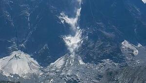 Berg in Bewegung: Gewaltiger Felssturz donnert die Aiguille du Midi hinab