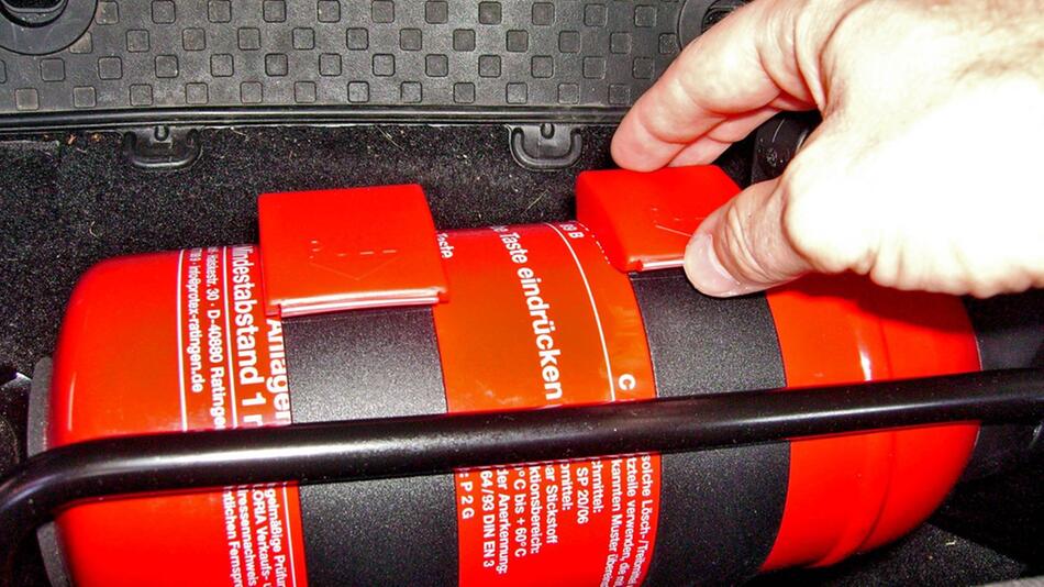 Feuerlöscher im Auto: Sinnvoller Notfallhelfer