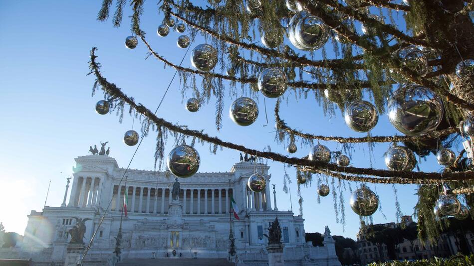 Weihnachtsbaum ''Spelacchio'' in Rom