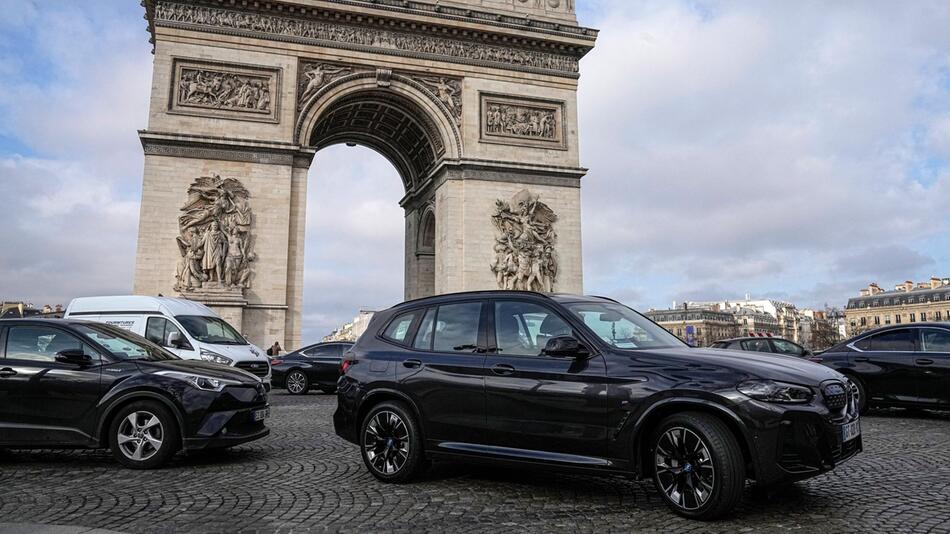 Paris stimmt über Parkgebühren ab