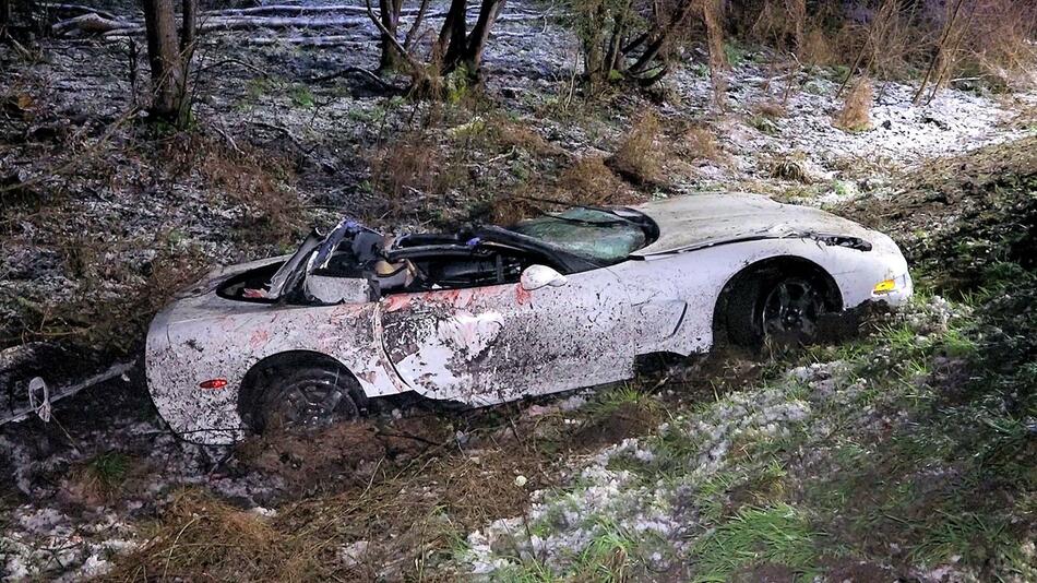 Dach von Sportwagen bei Unfall abgerissen - «Fahrer hatte Glück»