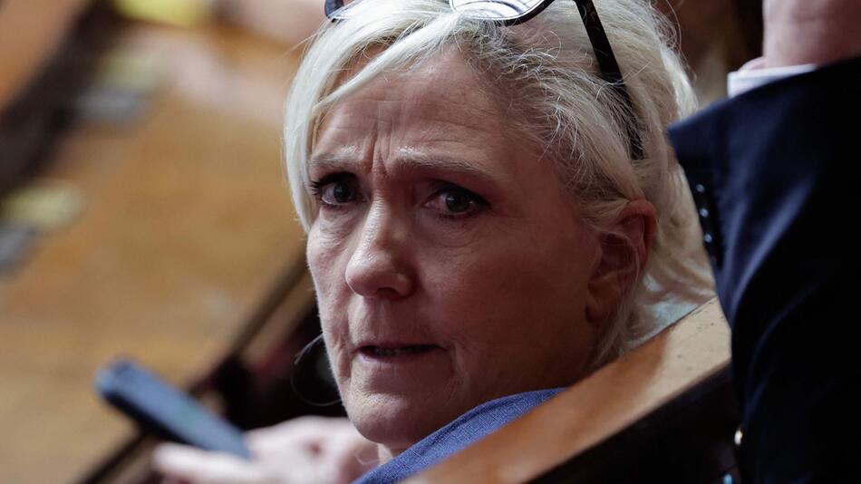 Trotz Verurteilung: Marine Le Pen startet ohne Fußfessel in den Wahlkampf