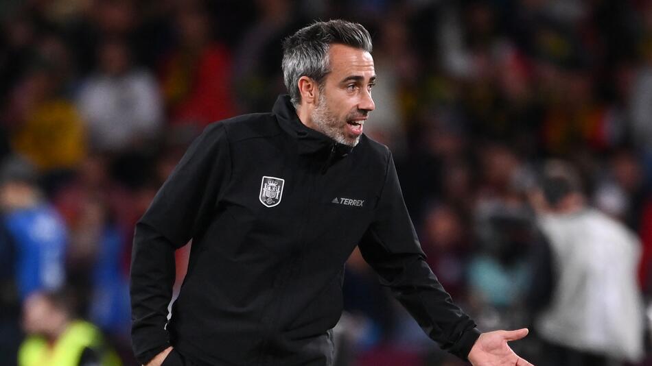 Spaniens Nationaltrainer Jorge Vilda verfolgt das WM-Finale gegen England in Sydney