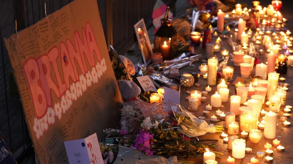 Mahnwache für getötete Trans-Teenagerin in Warrington