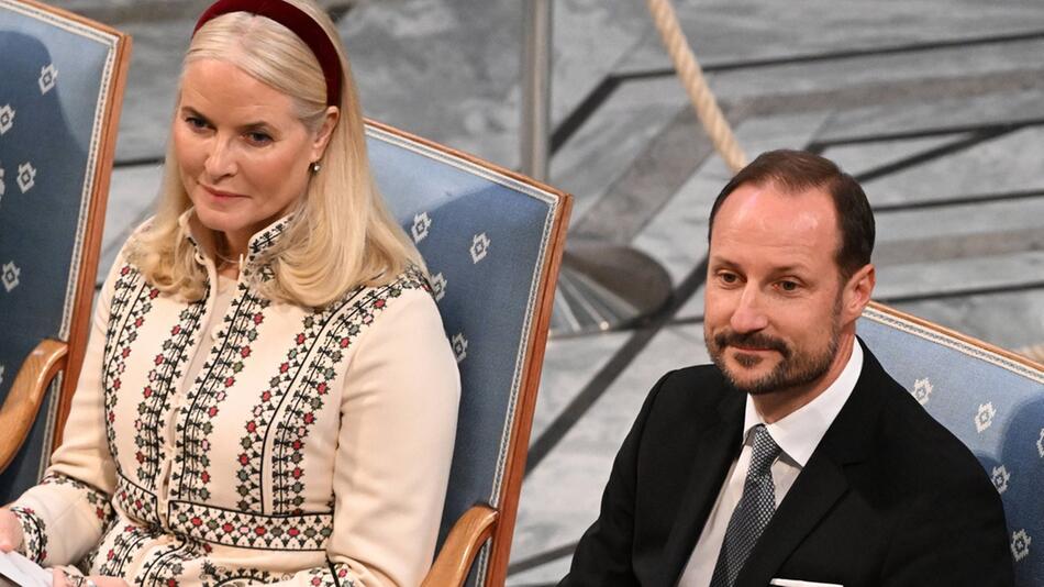 Bei aktuellen Veranstaltungen wirkt Mette-Marit neben Kronprinz Haakon angespannt.