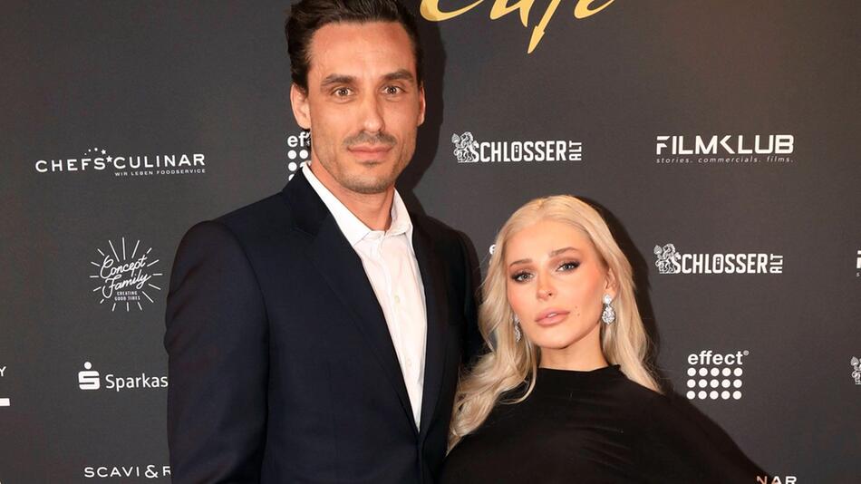 Marie Reim und Raphael Wolf in Düsseldorf auf dem roten Teppich.