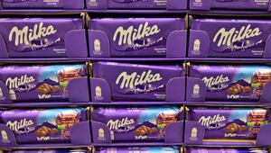 Milka-Schokolade im Supermarkt-Regal.