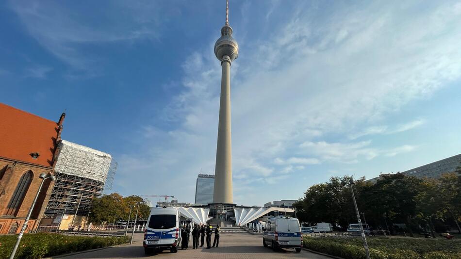 Toter Mensch unter dem Fernsehturm gefunden