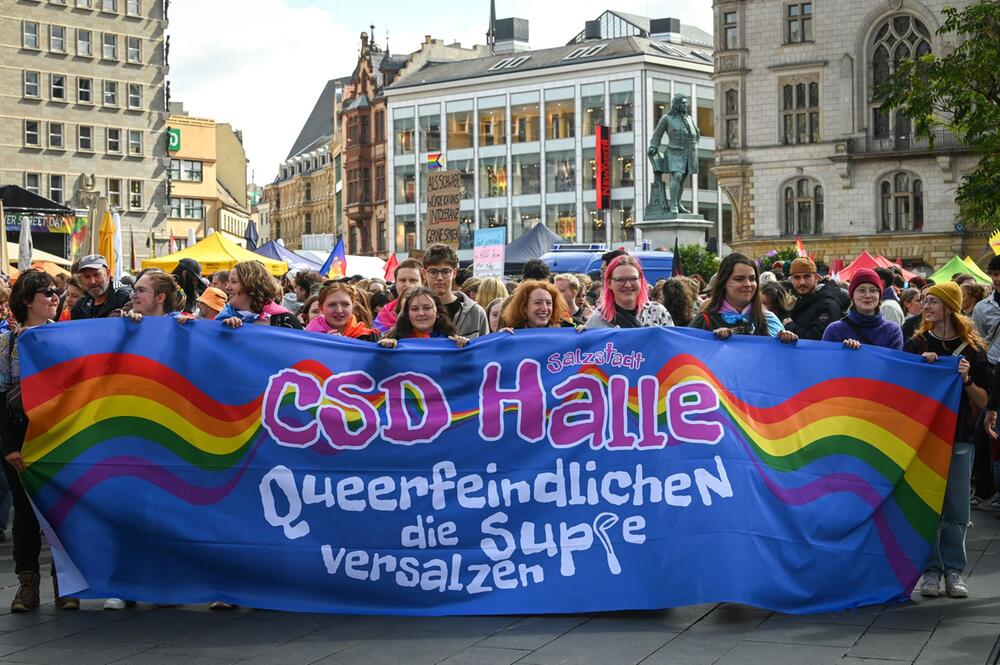 Christopher Street Day in Halles Innenstadt