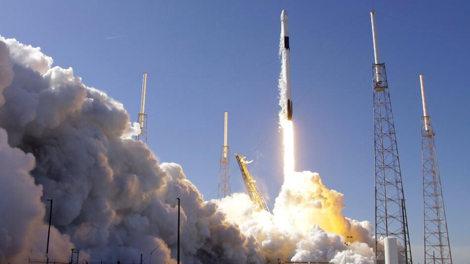 Falcon 9 SpaceX-Rakete startet zur ISS