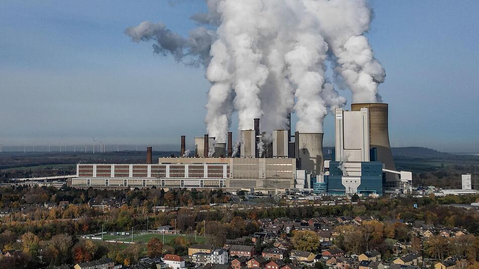 RWE Braunkohlekraftwerk Niederaußem