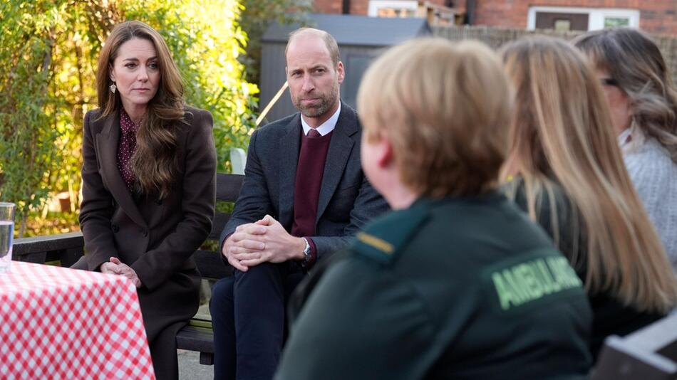 Prinzessin Kate und Prinz William während ihres Southport-Besuchs am 10. Oktober.