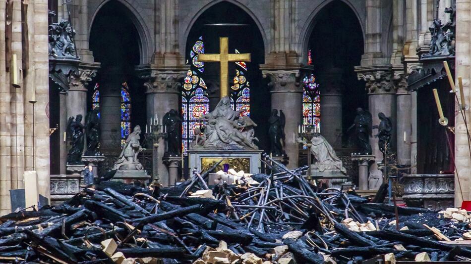 Nach dem verheerenden Brand der Kathedrale Notre-Dame