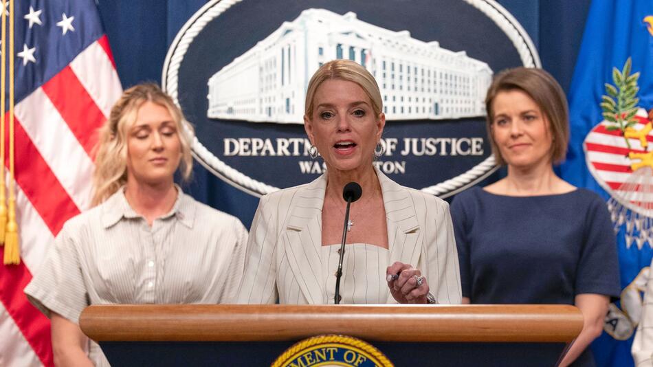 Justizministerin Pam Bondi