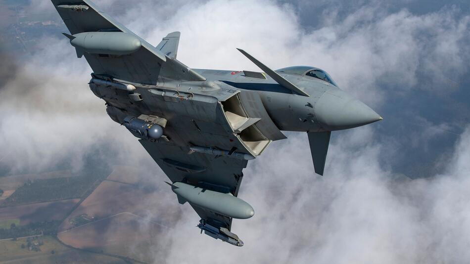 Kampfflugzeuge schießen Drohne über Nato-Staat ab
