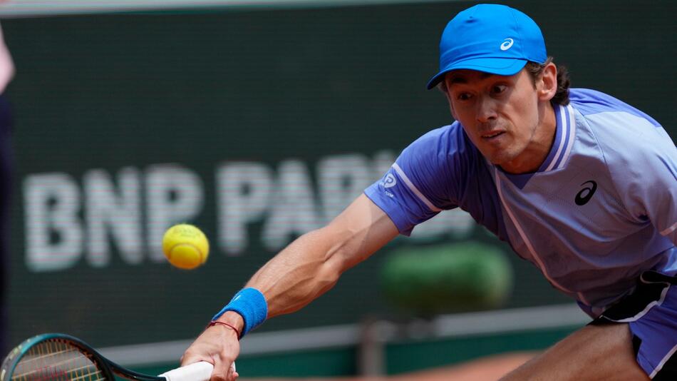 Alex De Minaur im Duell mit Daniil Medwedew im Achtelfinale der French Open