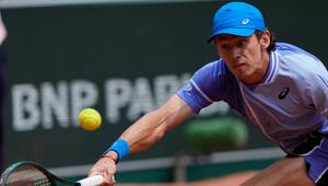 Alex De Minaur im Duell mit Daniil Medwedew im Achtelfinale der French Open