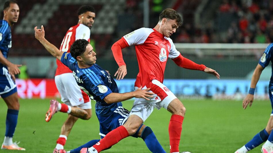 Schalke kalt erwischt: Halle geht kurz vor der Pause in Führung