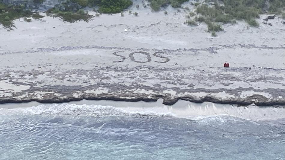 "SOS"-Schriftzug