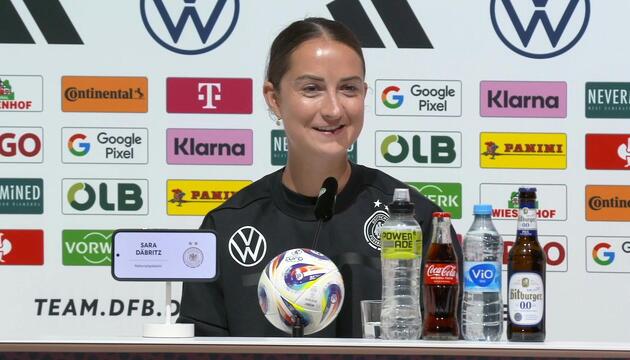 Sara Däbritz bei der Pressekonferenz der DFB-Frauen Ende Juni 2025.
