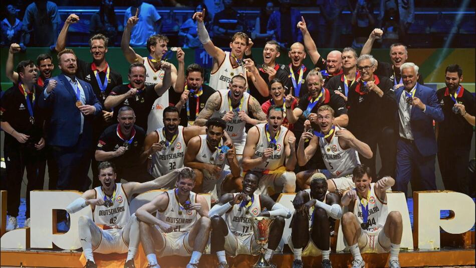 Deutschlands Basketballer kehren als Überraschungs-Weltmeister von den Philippinen heim