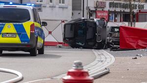 Lastwagen erfasst Mutter und Kind - beide tot