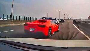 Rasant unterwegs: Ferrari-Fahrer verliert Kontrolle und kracht in Leitplanke